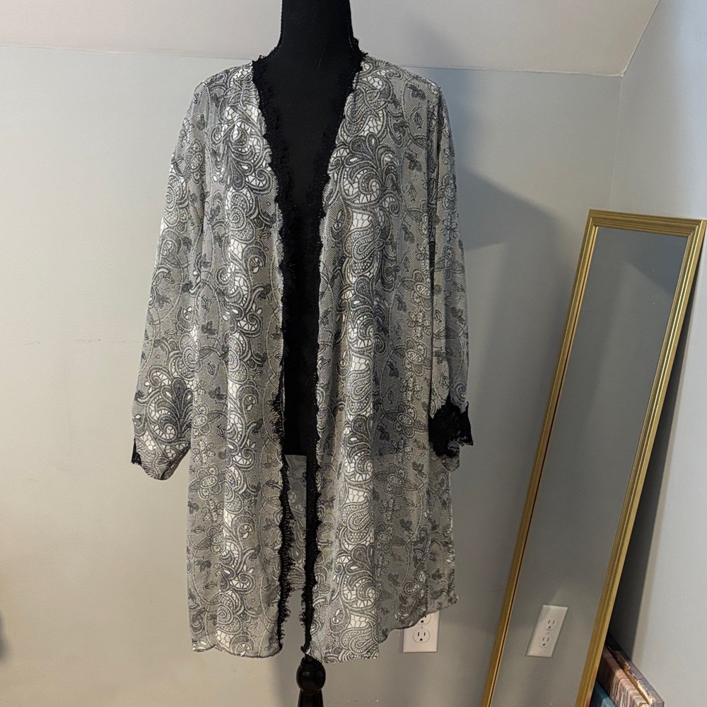 Vintage Victoria’s Secret Gold Label Elegant Black and White Lace Robe